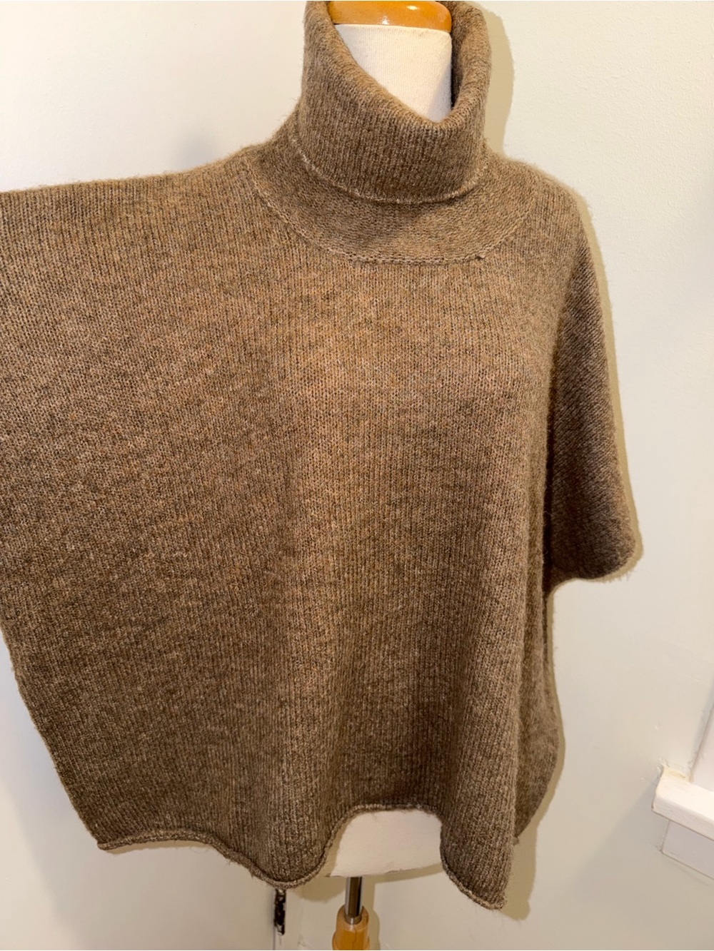 UNIVERSAL THREAD Brown Turtleneck Poncho Sweater - Women's Cozy Knit - O/S - EUC